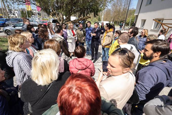 Predsednik republike obiskal Viško hiško - hišo Slovenske filantropije